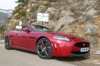 Jaguar XKR-S In den Bergen zu Hause